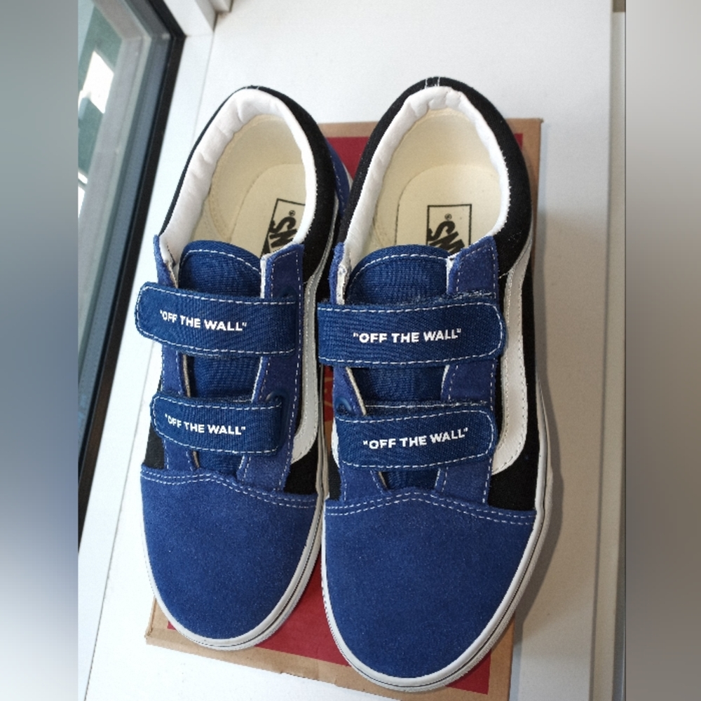 Vans Size 3 boys Sneakers in a RARE Blue color NWT